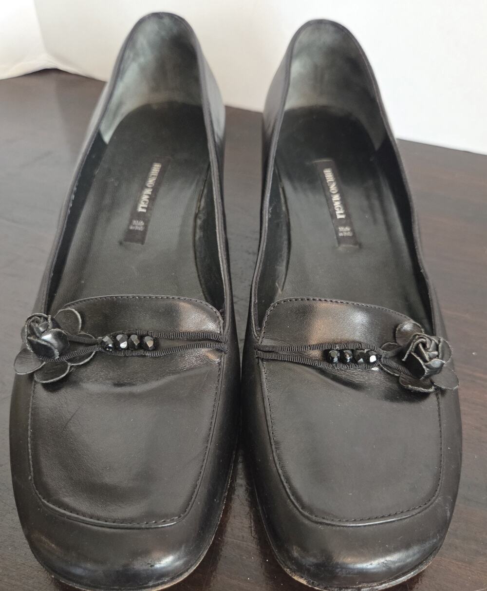 VTG Bruno Magli Black Leather Beaded Floral Loafers Square Toe Flats Italy 37.5